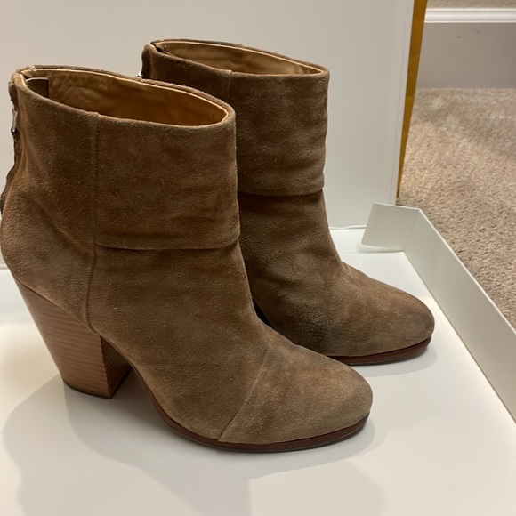 Classic Newbury Boots from Rag and Bone in tan suede, box and dust bag included - Picture 2 of 12